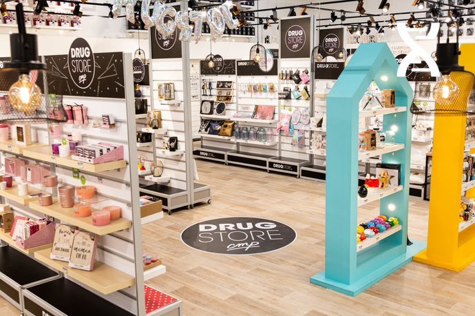 CMP provides showrooms for its customers. CMP provides showrooms for its customers.